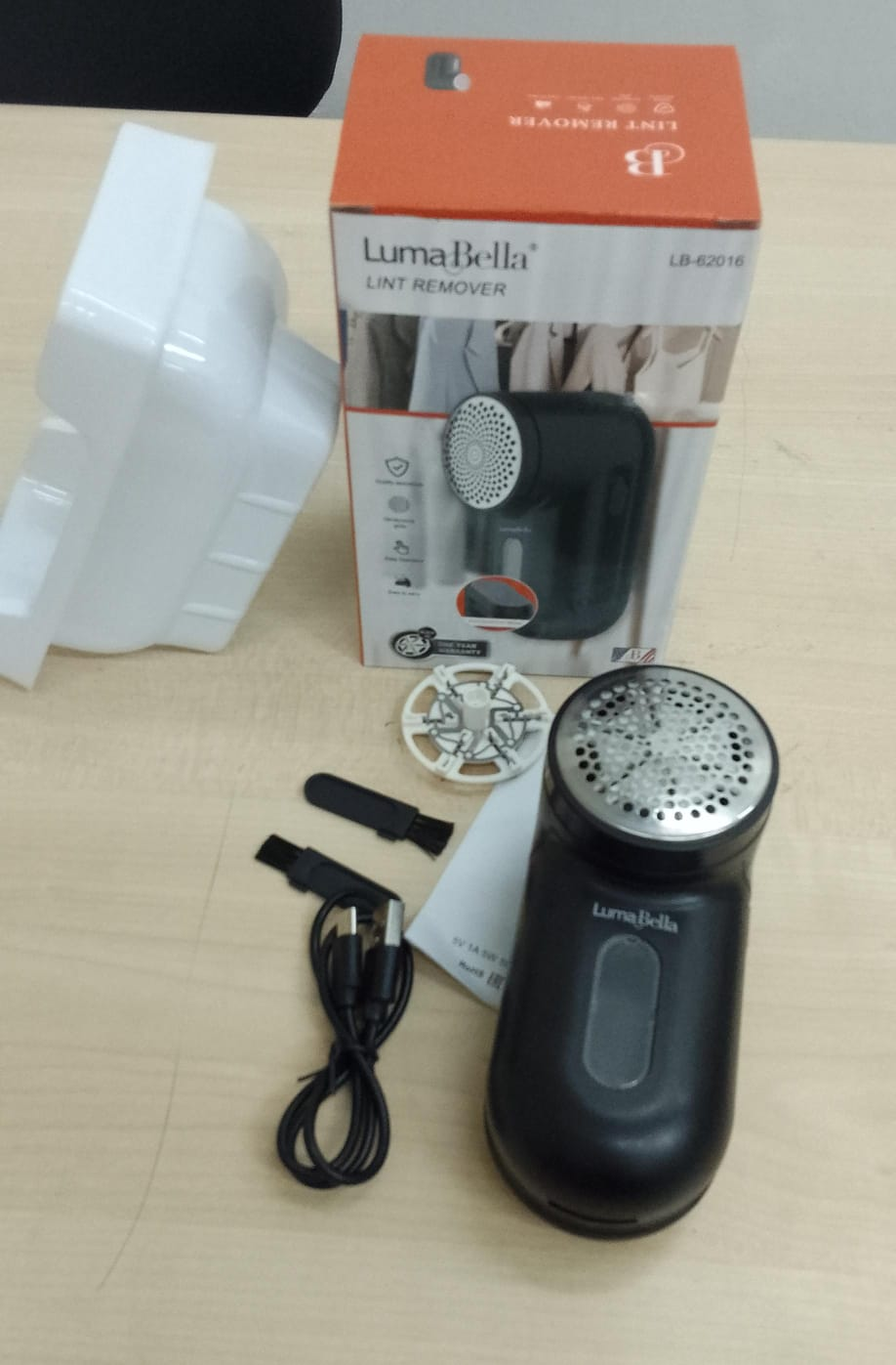 Saca pelusas eléctrico recargable USB-C Luma Bella LB-62016 negro con repuesto