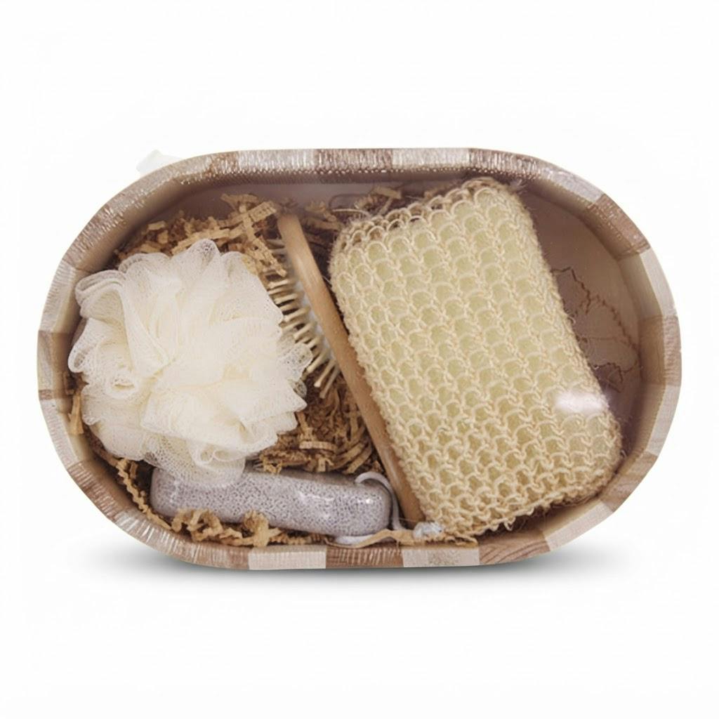 Set de baño de regalo en canasta 25 x 18 cm sobre fondo blanco