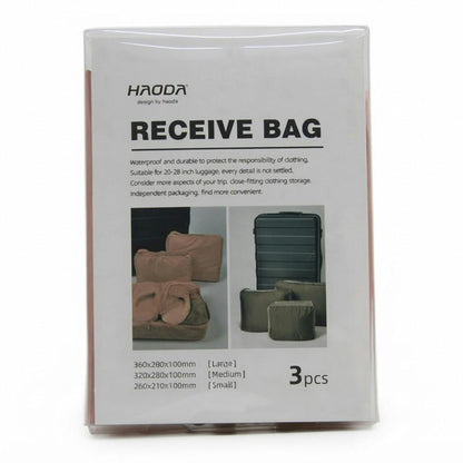 Set de 3 bolsas organizadoras de viaje para valija sobre fondo blanco