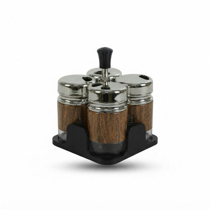 Set de 4 frascos especieros con base negra tono madera sobre fondo blanco