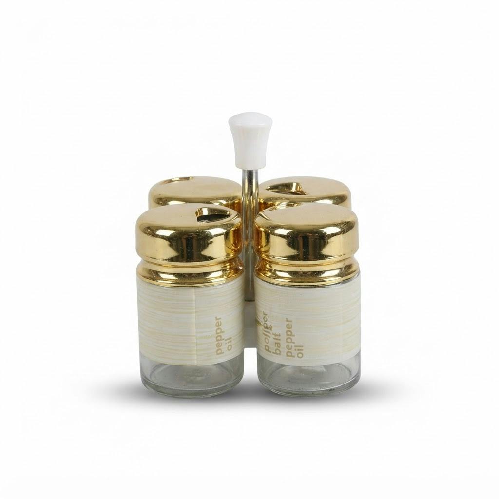 Set de 4 frascos especieros dorados con asa sobre fondo blanco