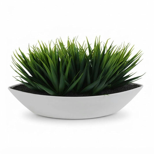 Planta artificial de pasto en maceta ovalada blanca 31,6 cm sobre fondo blanco