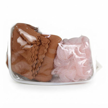 Set de baño de regalo en bolsa transparente 22 x 15 cm sobre fondo blanco