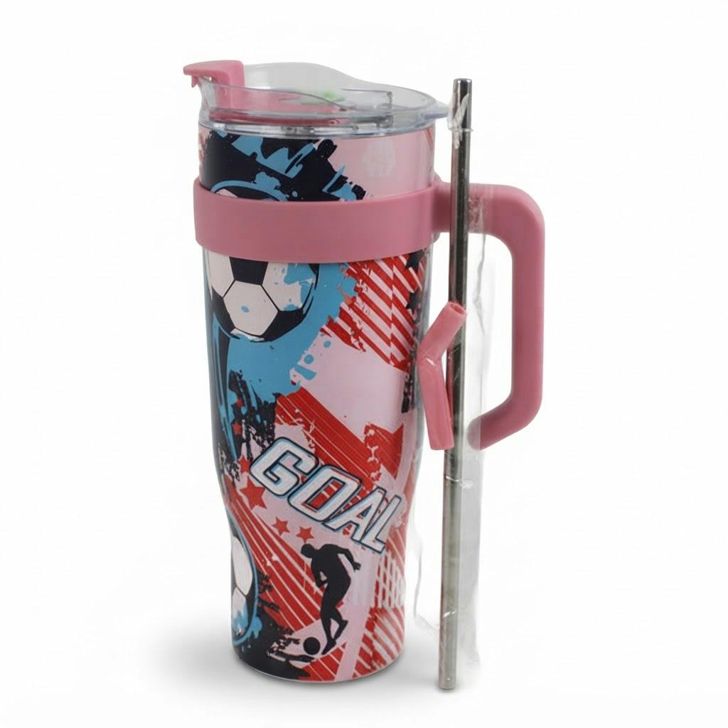 Vaso térmico 1,2 litros con asa y pajita diseño fútbol sobre fondo blanco