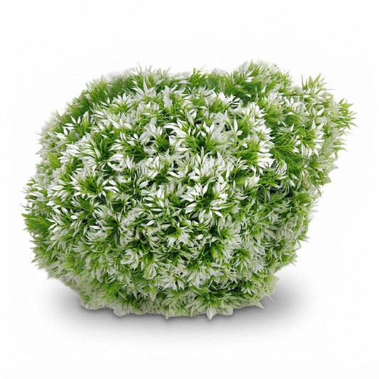 Bola de pasto artificial decorativa 34 cm sobre fondo blanco