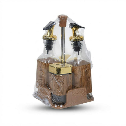 Set de aceitero, vinagrero y saleros 4 piezas dorado y madera sobre fondo blanco