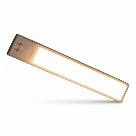 Luz LED con Sensor de Movimiento A-FL302 Recargable sobre fondo blanco
