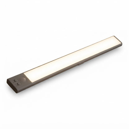 Luz LED con Sensor de Movimiento A-FL402 Recargable 40cm sobre fondo blanco