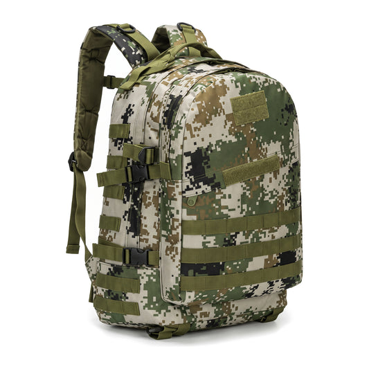 Mochila táctica camuflado digital verde y gris claro con cintas MOLLE y correas verdes, vista de frente en fondo blanco