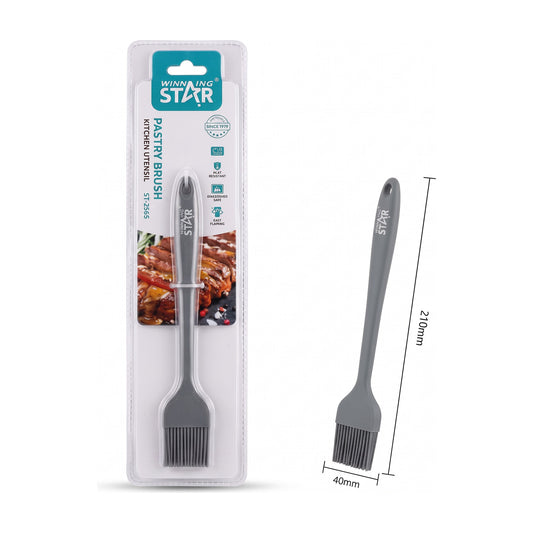 Pincel de cocina de silicona gris en su envase blister junto al pincel suelto, sobre fondo blanco