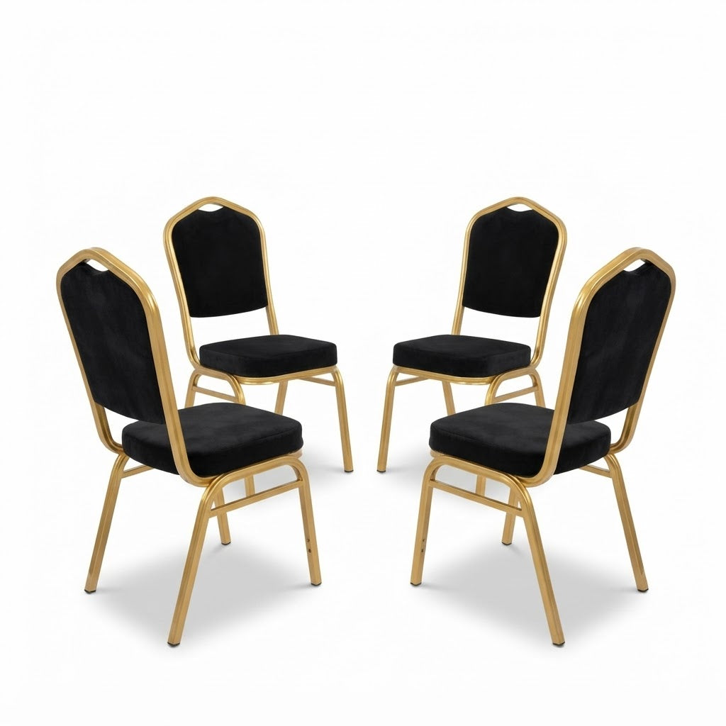 Cuatro sillas para eventos con tapizado negro y estructura dorada