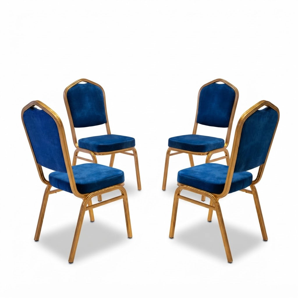 Cuatro sillas para eventos con tapizado azul y estructura dorada