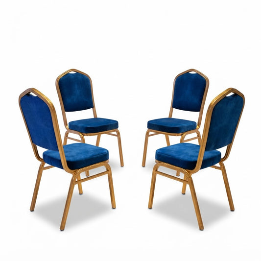 Cuatro sillas para eventos con tapizado azul y estructura dorada